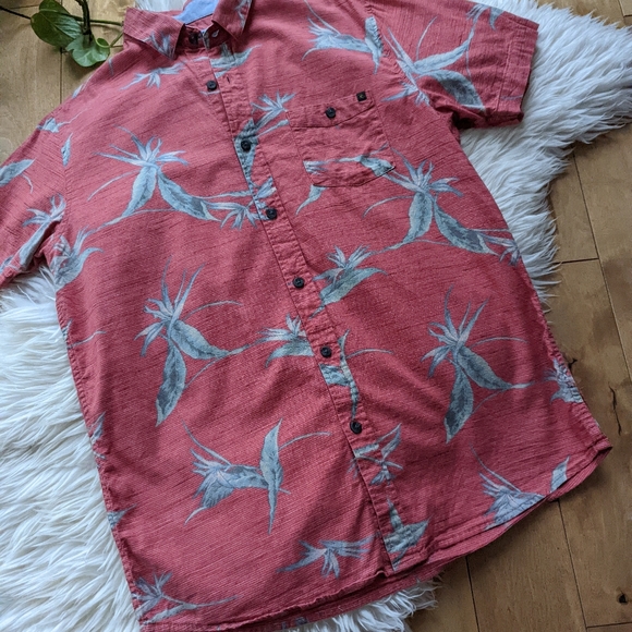 👕RIP CURL - Jungle Short Sleeve Button-down - Picture 3 of 9